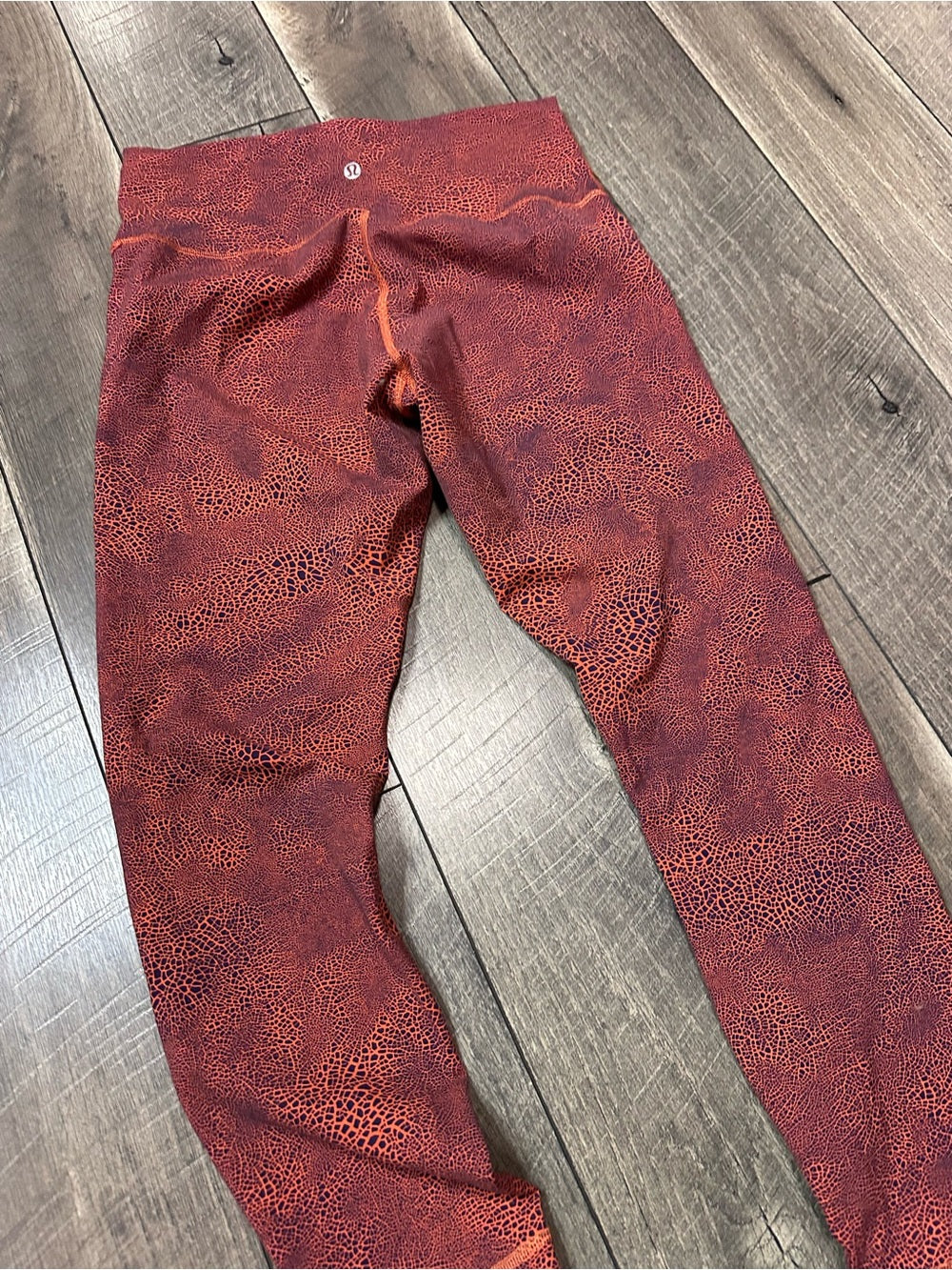 Lululemon Wunder Train High-Rise Tight 25"
Crackle Glaze Vintage Orange Larkspur
