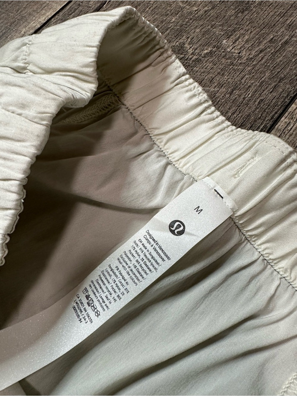 Lululemon Lightweight Adjustable Mid-Rise Cargo Pant
Bone