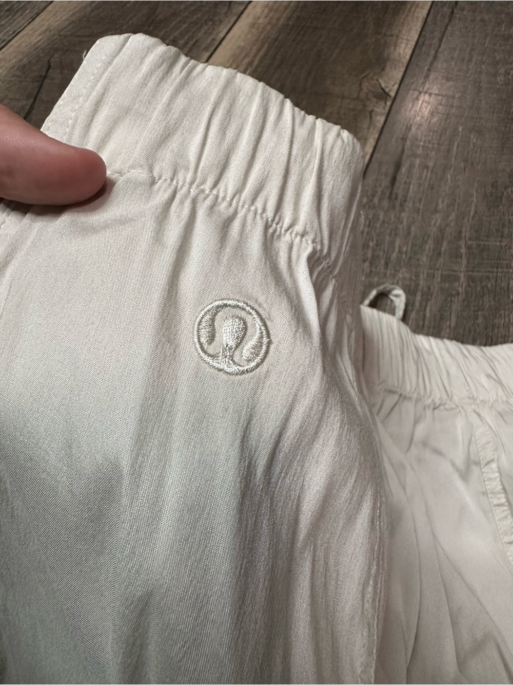 Lululemon Lightweight Adjustable Mid-Rise Cargo Pant
Bone