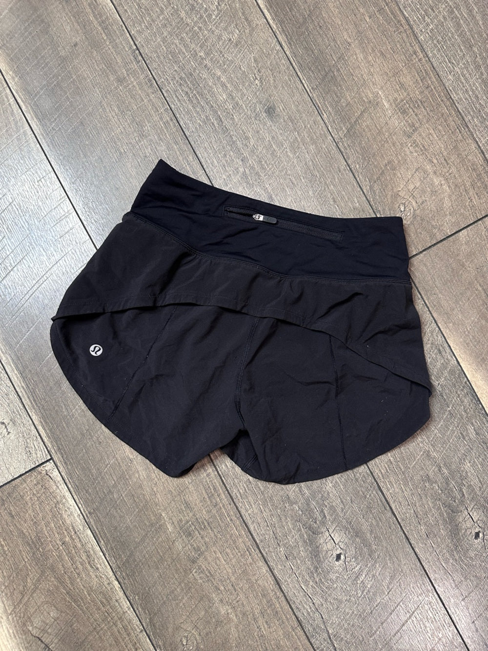 Lululemon Speed Up Mid-Rise Short 4"
Black