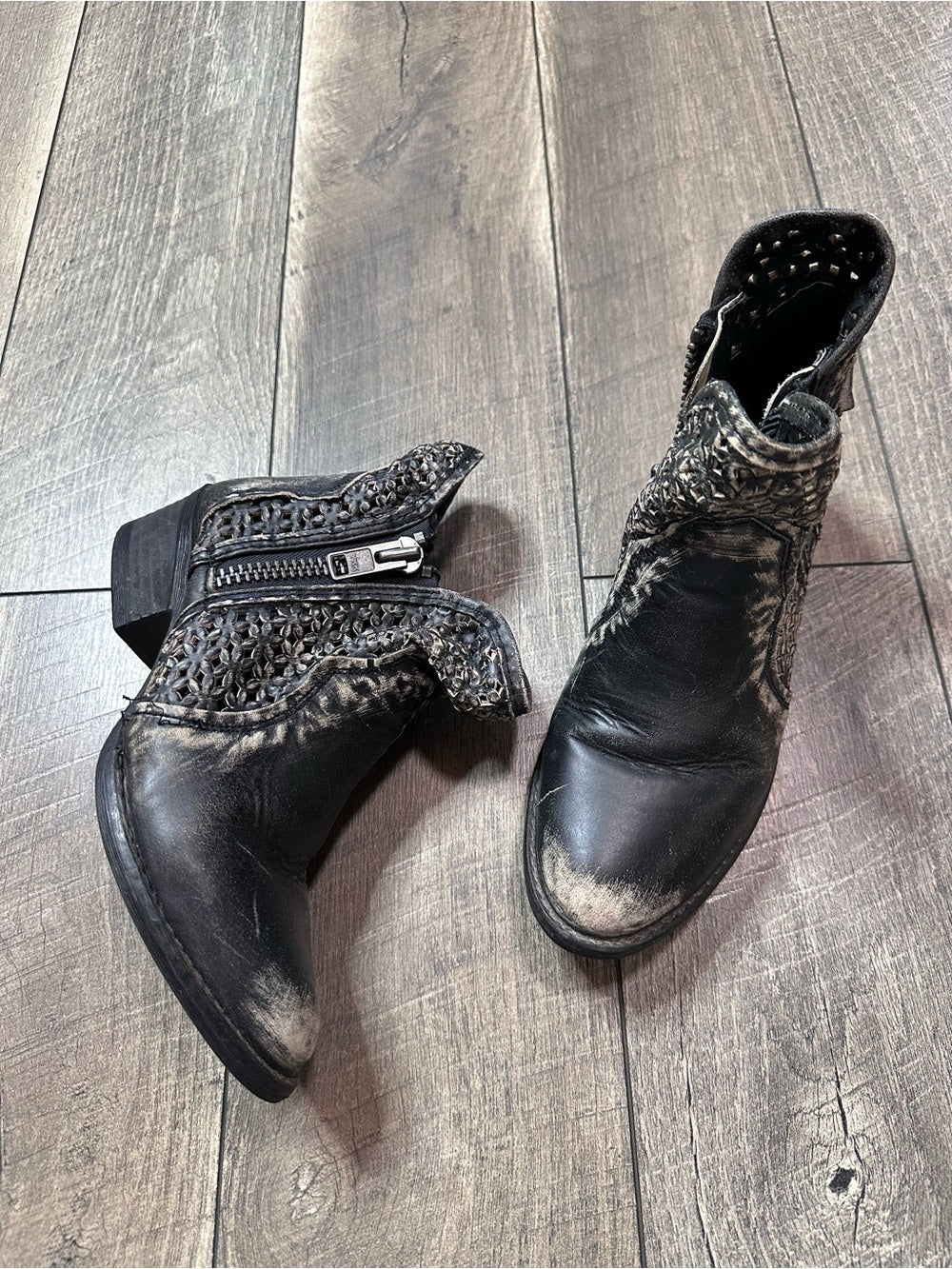 Circle G by Corral Distressed Leather Ankle Booties