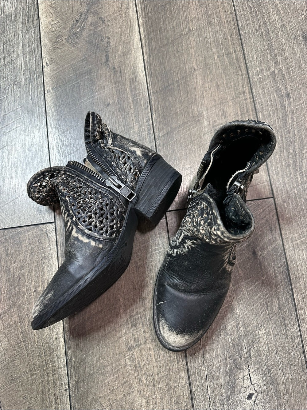 Circle G by Corral Distressed Leather Ankle Booties