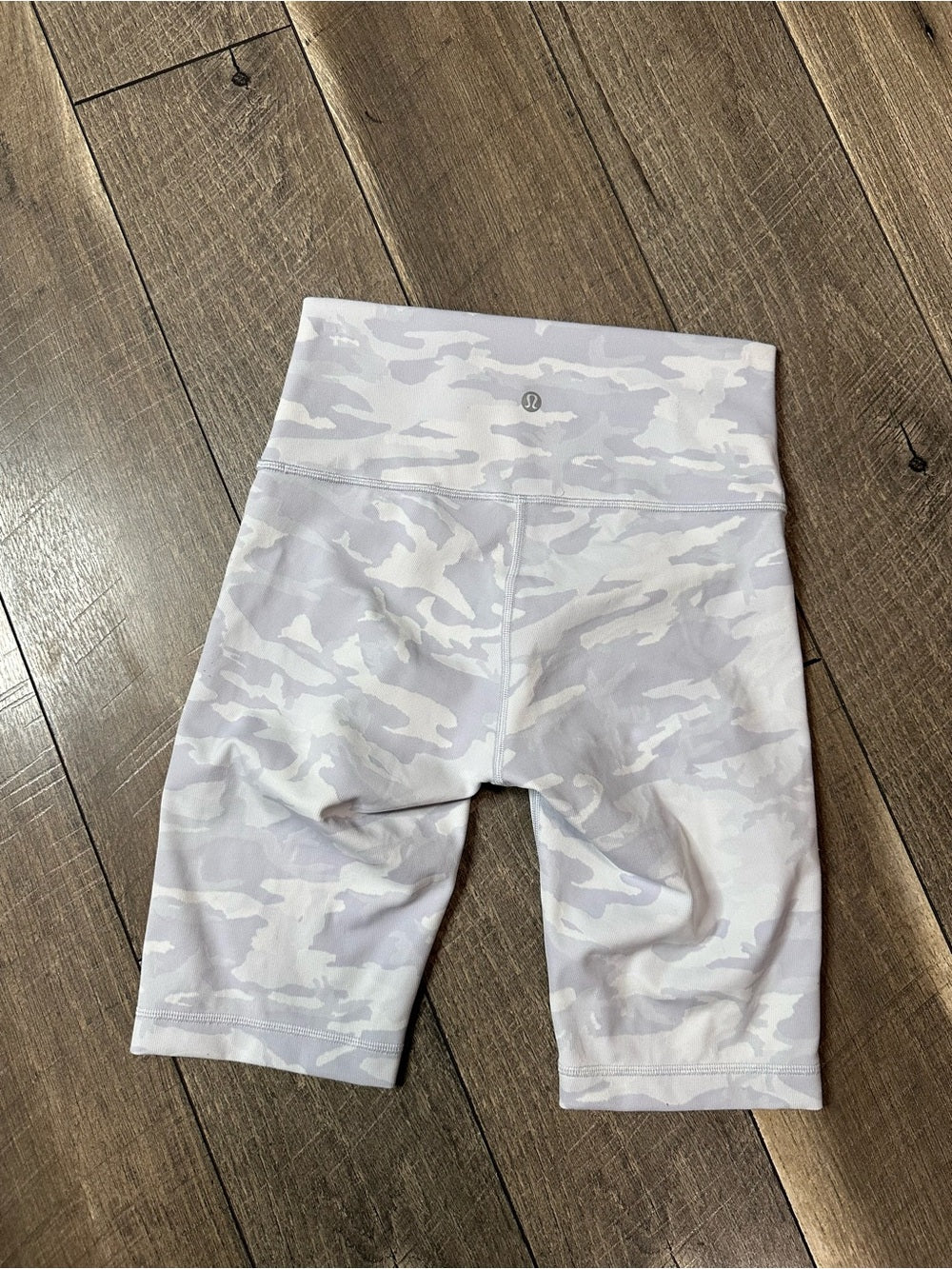 Lululemon Wunder Under Short 10" 
Incognito Camo Jacquard Alpine White Starlight