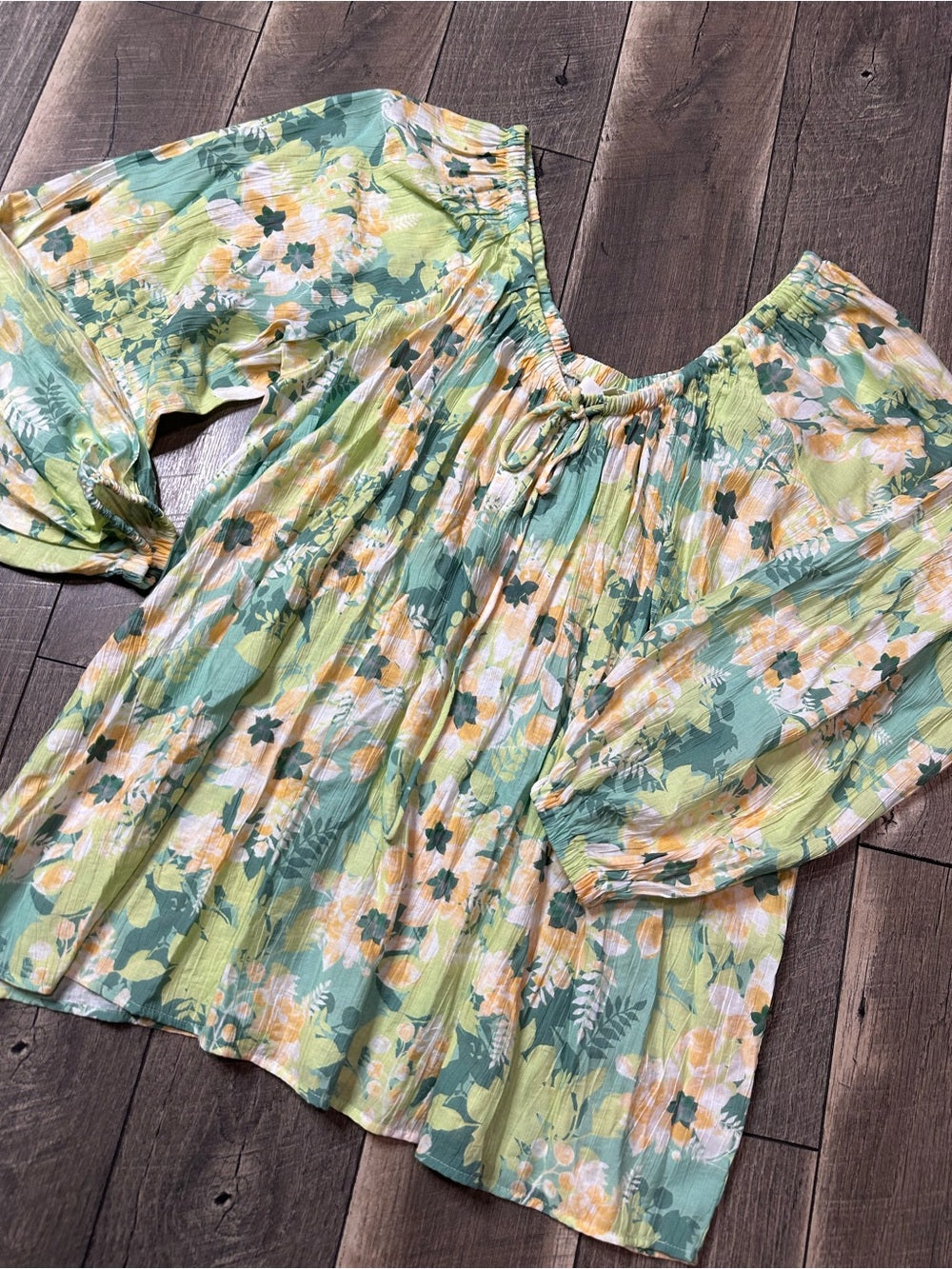 Klesis Floral Lightweight Top (new without tags)