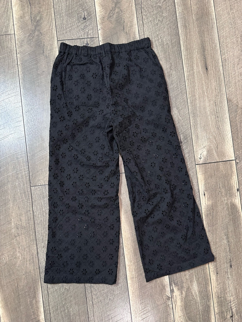 Black Tape Floral Eyelet Crop Pants (new with tags)