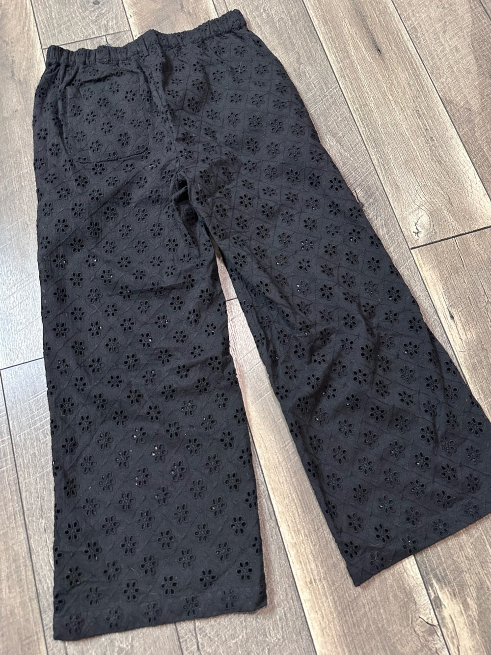 Black Tape Floral Eyelet Crop Pants (new with tags)