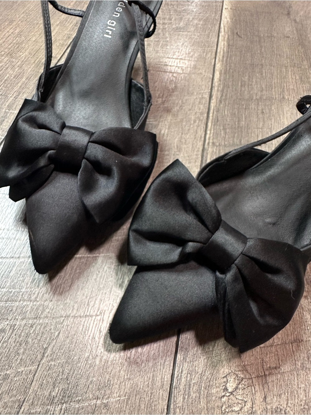 Madden Girl Pointed Toe Bow Heels