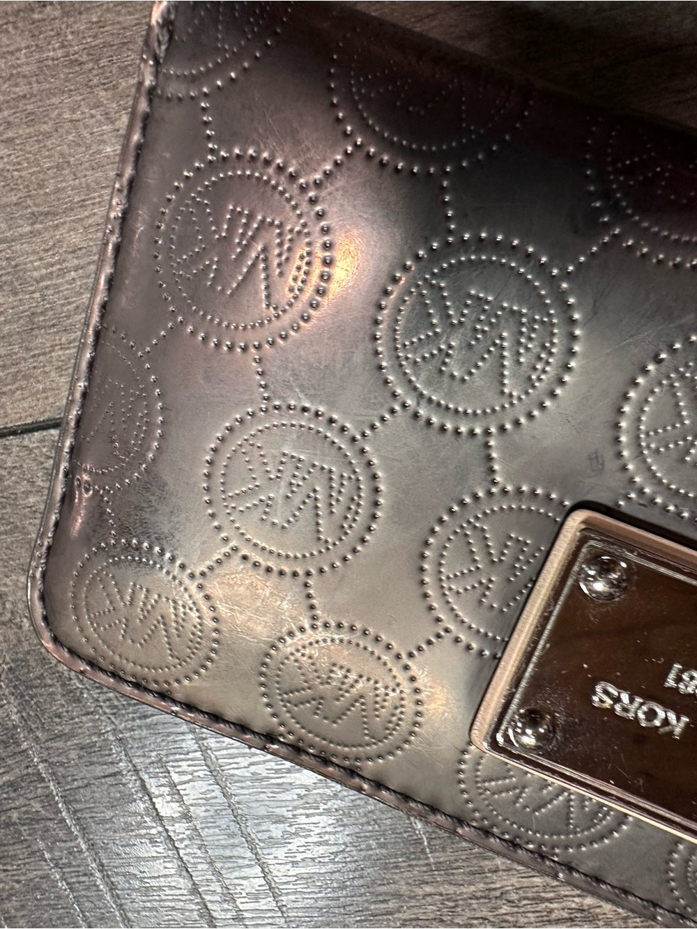 Michael Kors Zipper Wallet