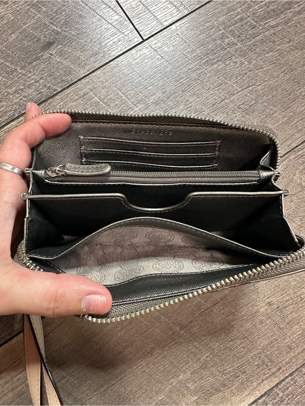 Michael Kors Zipper Wallet