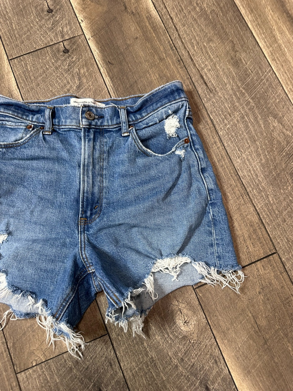 Abercrombie & Fitch The 4” Mom Shorts