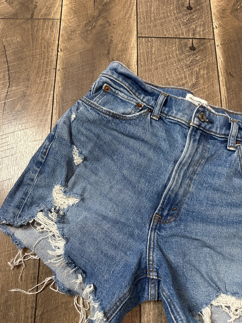 Abercrombie & Fitch The 4” Mom Shorts