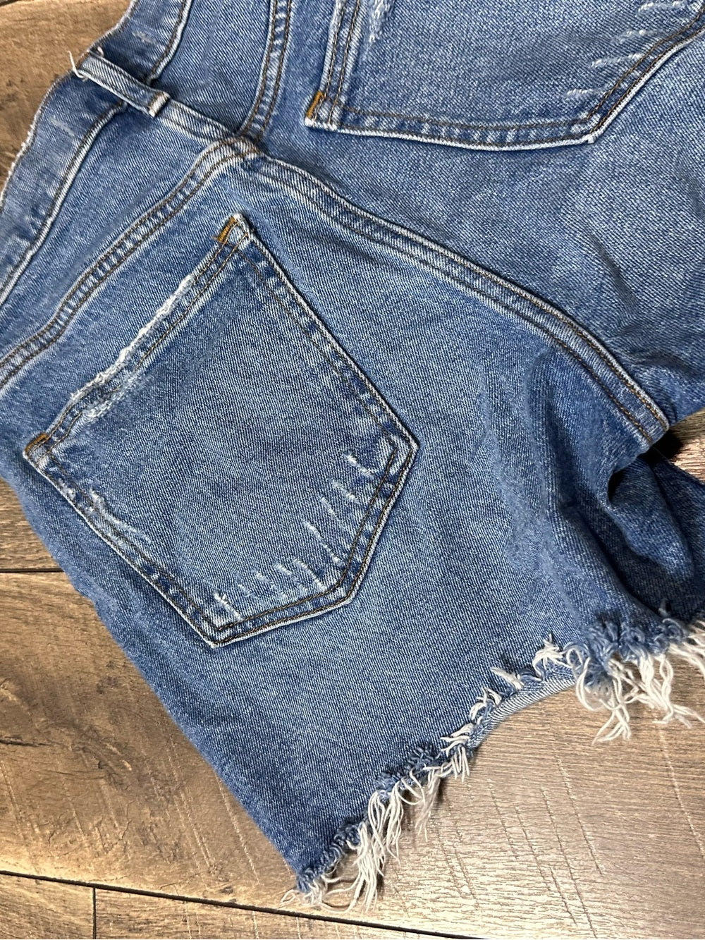Abercrombie & Fitch The 4” Mom Shorts