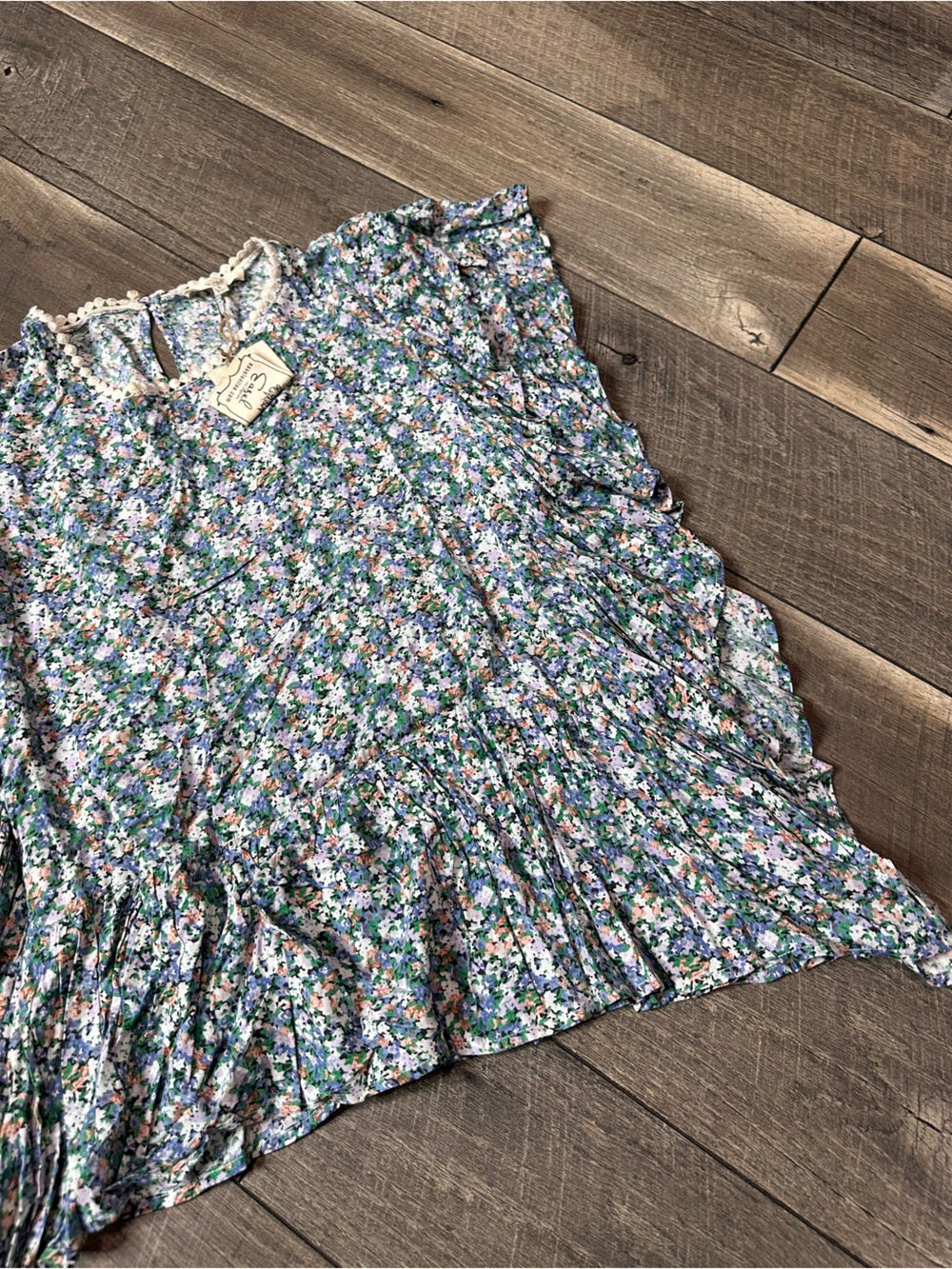 Easel Floral Ruffle Blouse