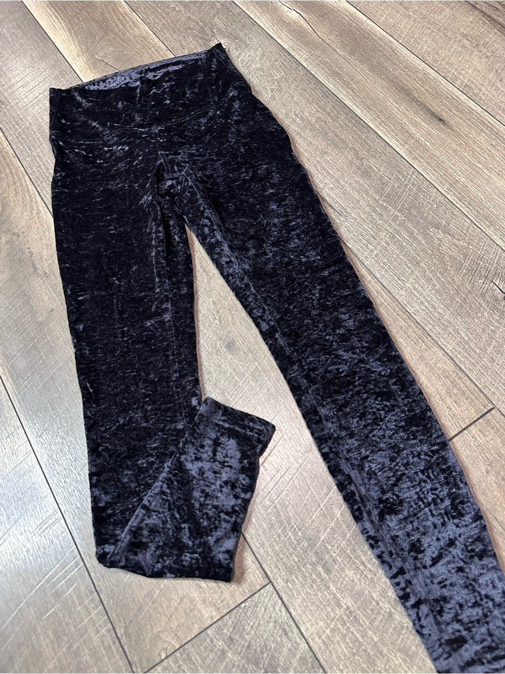 Lululemon Wunder Lounge High-Rise Tight 28" *Crushed Velvet
Black