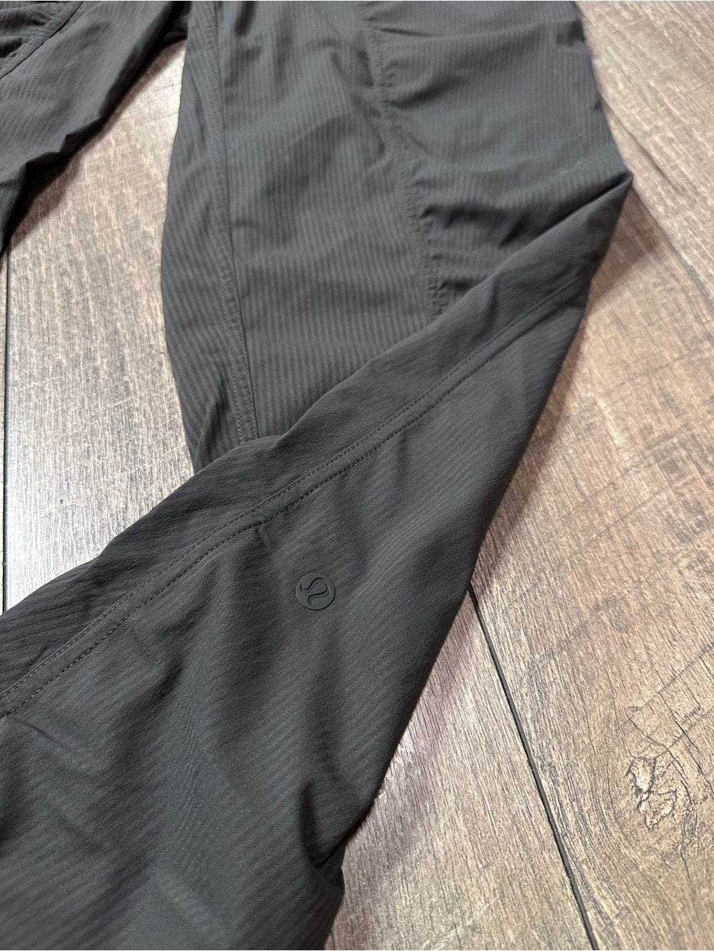 Lululemon Dance Studio Mid-Rise Jogger *Full Length
Graphite Grey