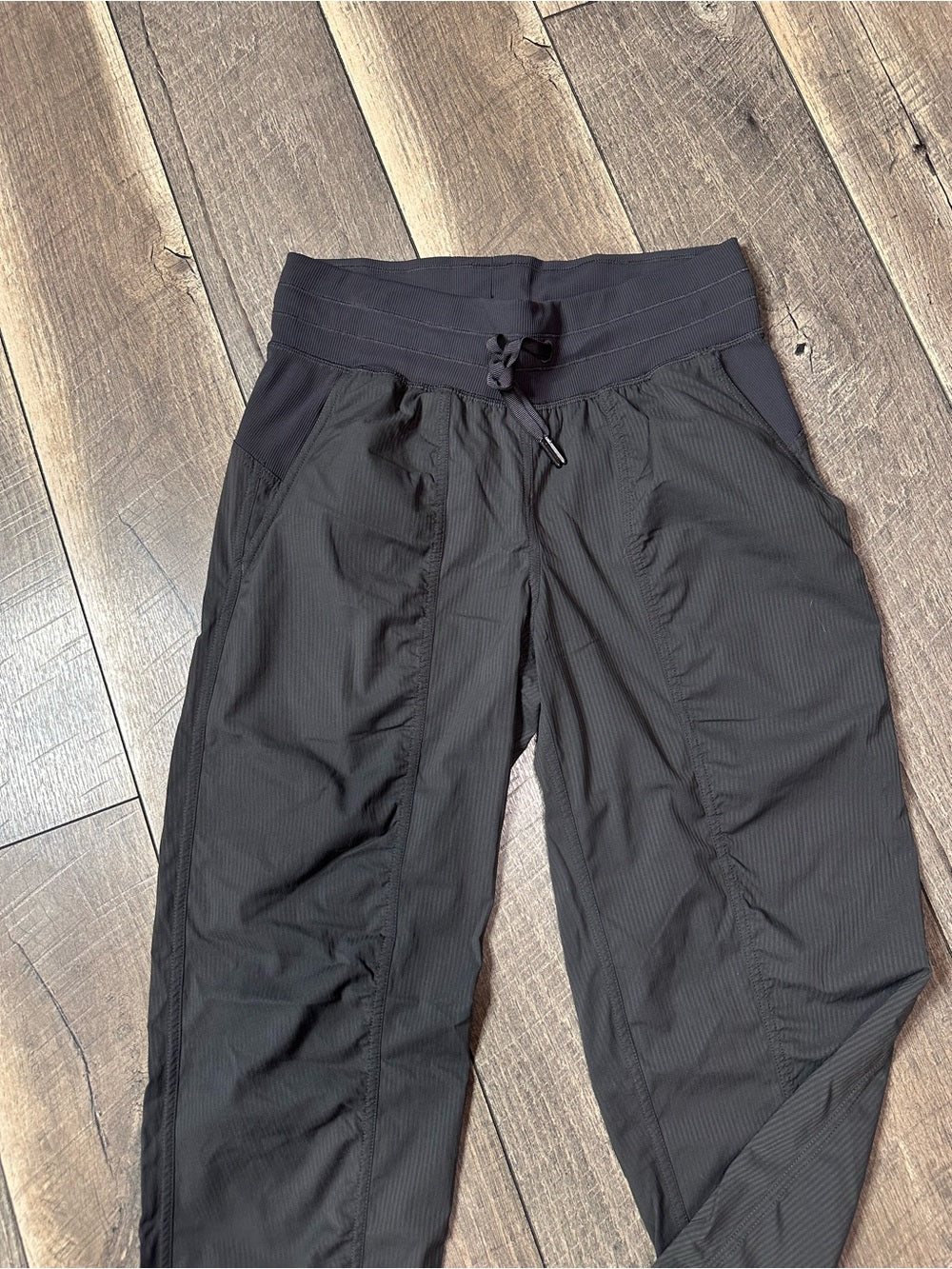 Lululemon Dance Studio Mid-Rise Jogger *Full Length
Graphite Grey