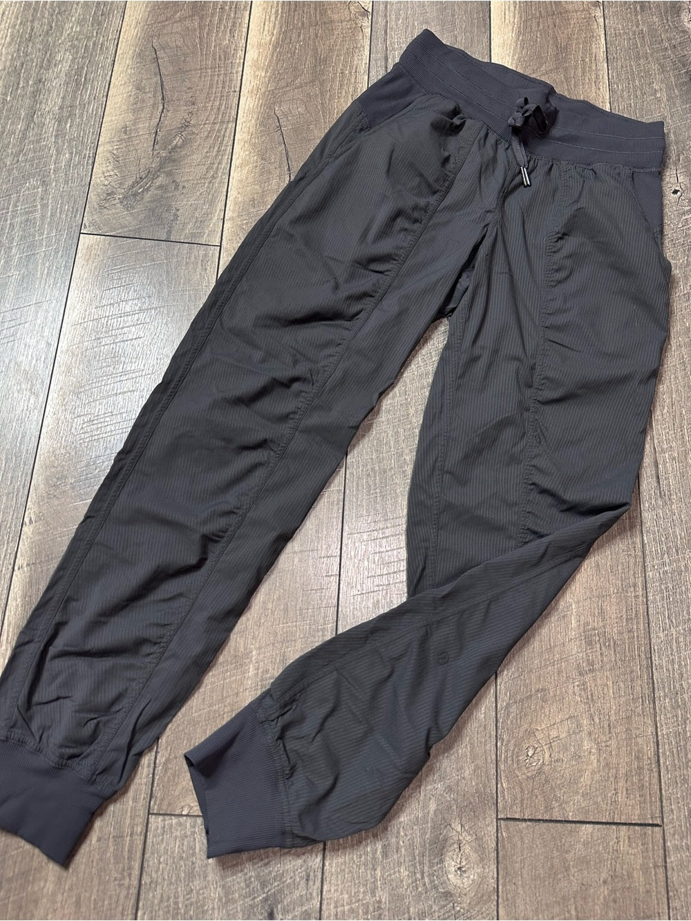 Lululemon Dance Studio Mid-Rise Jogger *Full Length
Graphite Grey