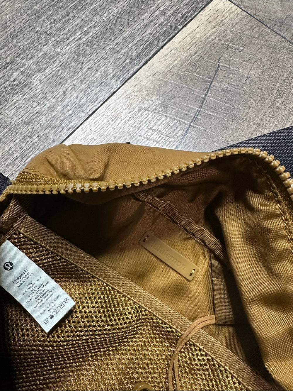 Lululemon Clean Lines Belt Bag 2L 
Camel Brown