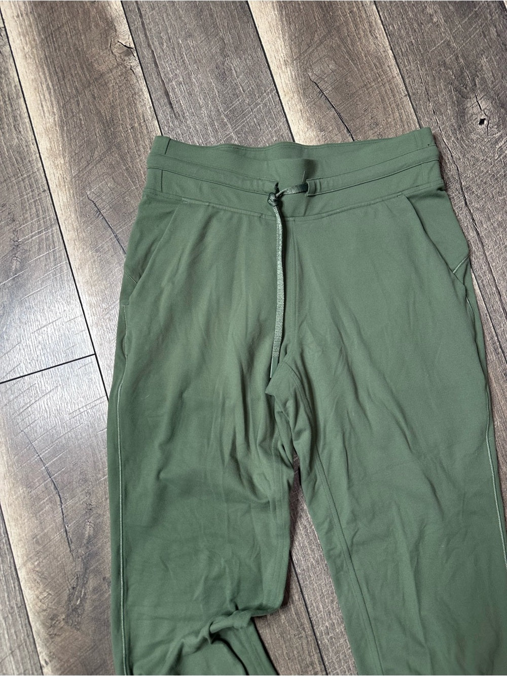Lululemon Ready to Rulu High-Rise Jogger Crop
Green Twill