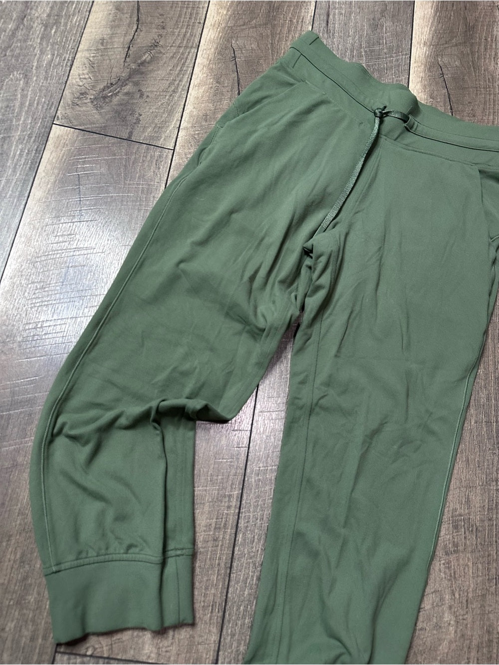 Lululemon Ready to Rulu High-Rise Jogger Crop
Green Twill
